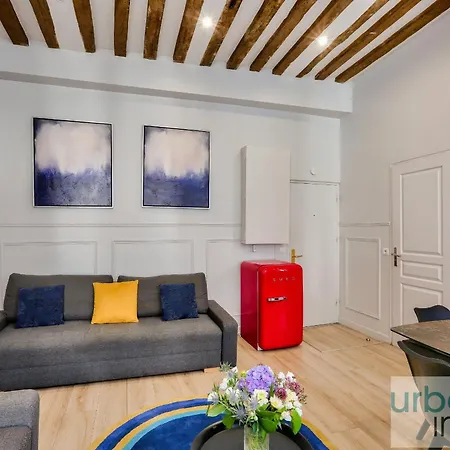 Urban Flat 44 - Fresh Apartment