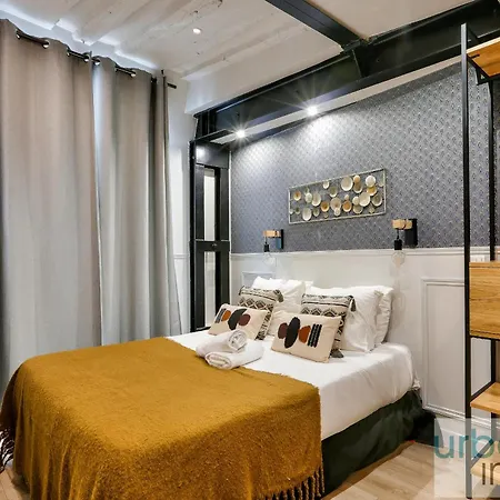 Urban Flat 44 - Fresh Apartment